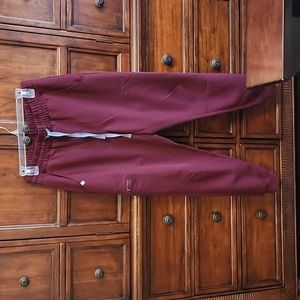 Figs Women's Yola/Zamora hybrid Burgundy Small